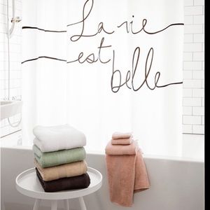 Simons la vie est belle shower curtain